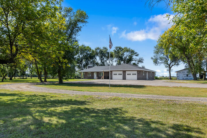 Property Photo:  2810 S 392nd Avenue  SD 57401 