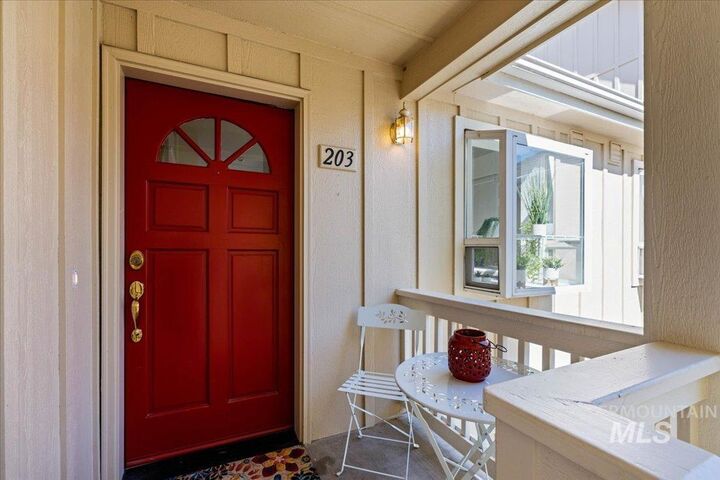 Property Photo:  5110 S Surprise Way 203  ID 83716 