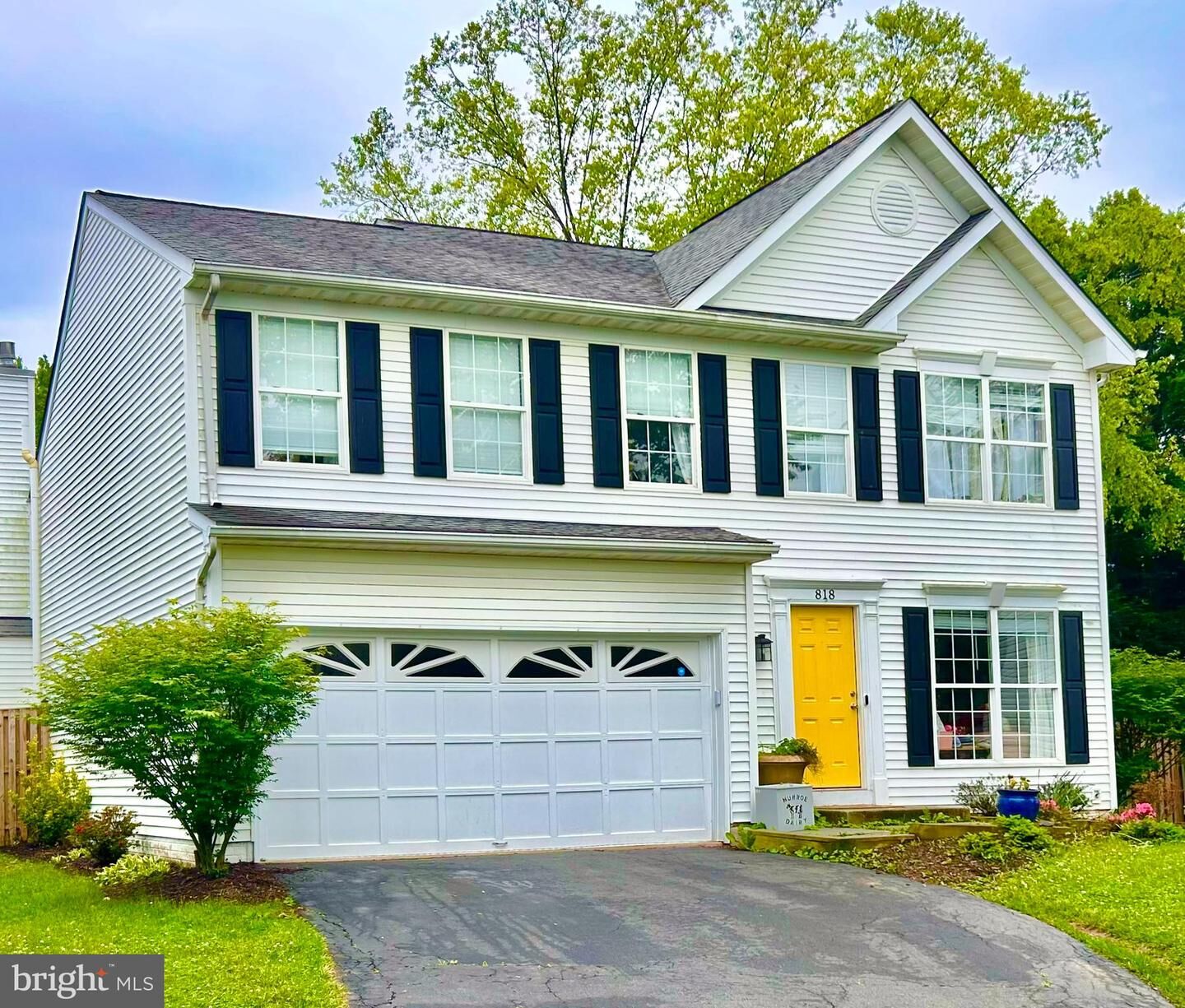 Property Photo: 818 Bellview Court NE VA 20176