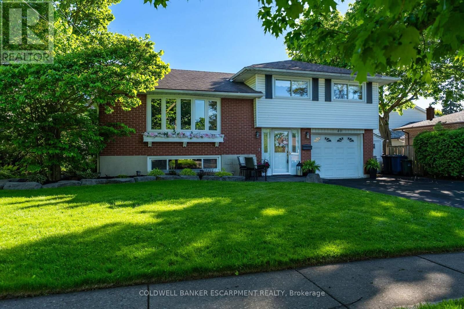 Property Photo: 40 Strathmere Place ON N1H 5L8