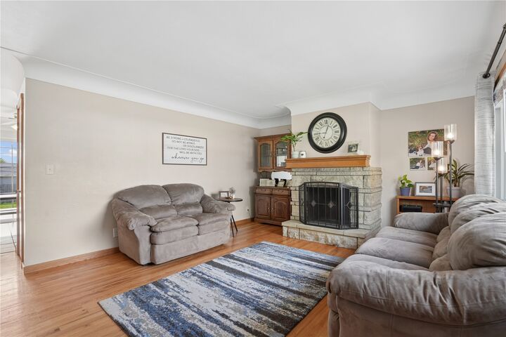 Property Photo: 2713 Evelyn Drive SW IA 52404