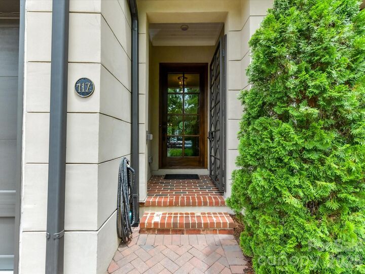Property Photo:  117 Huntley Place  NC 28207 