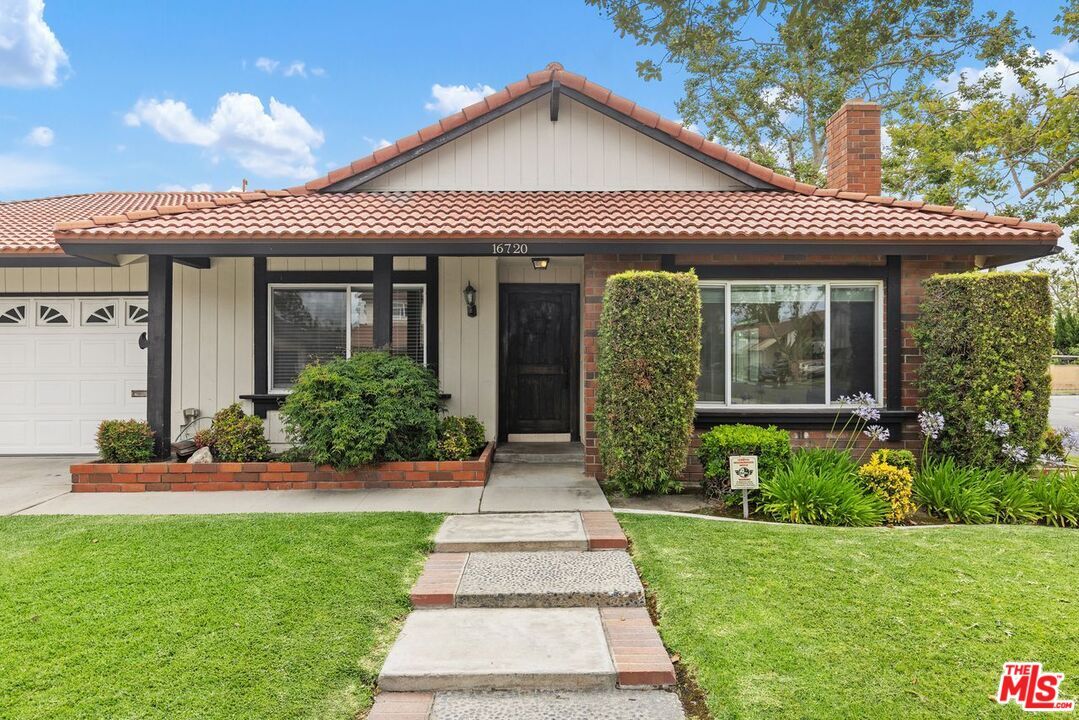 Property Photo:  16720 Hampton Ct  CA 90703 
