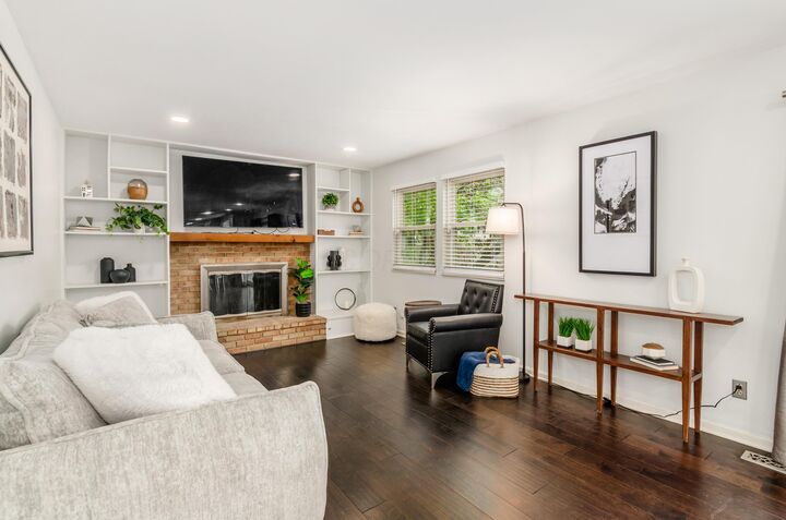 Property Photo:  2472 Dunstan Drive  OH 43235 