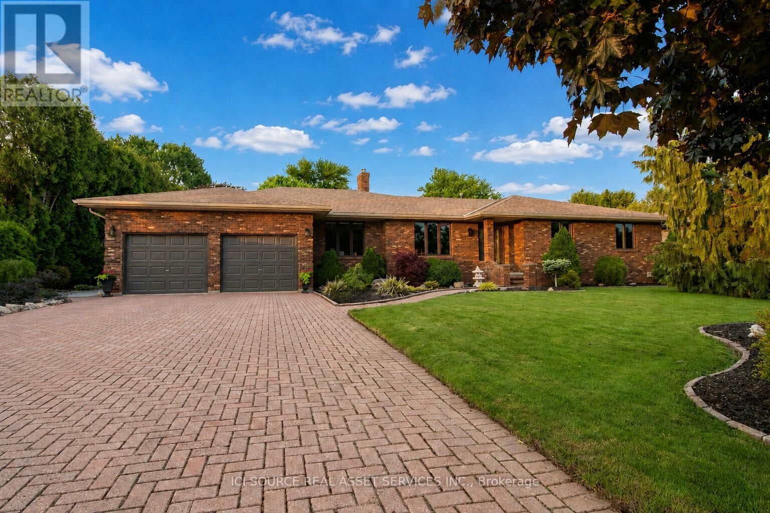 Property Photo:  23 Willcox Street  ON N7M 6E2 