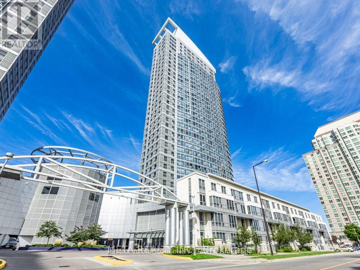 Property Photo: 38 Lee Centre Drive 3002 ON M1H 3J7