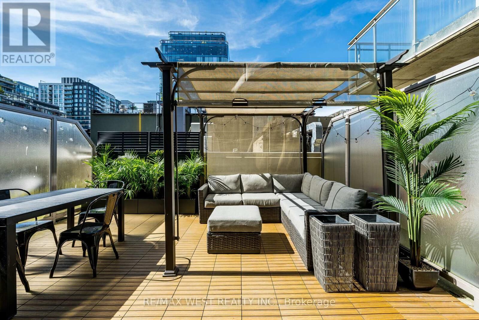 Property Photo:  66 Portland Street 212  ON M5V 2M6 