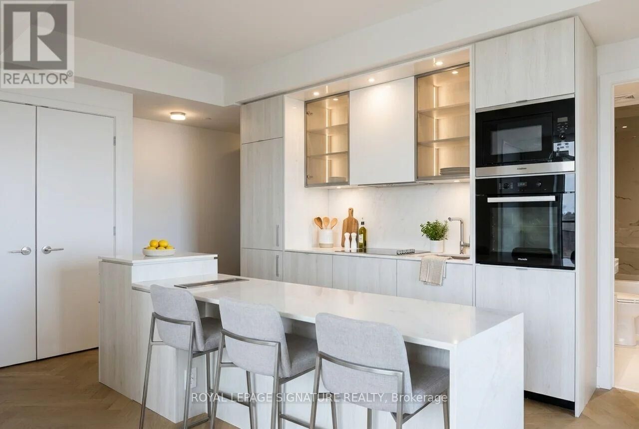 Property Photo:  11 Yorkville Avenue 3602  ON M4W 1L2 