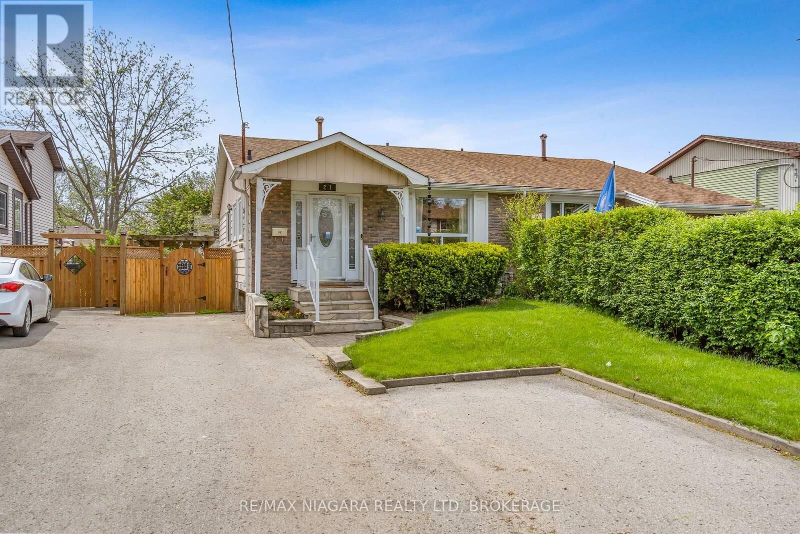 Property Photo: 21 Allan Drive ON L2N 5S4
