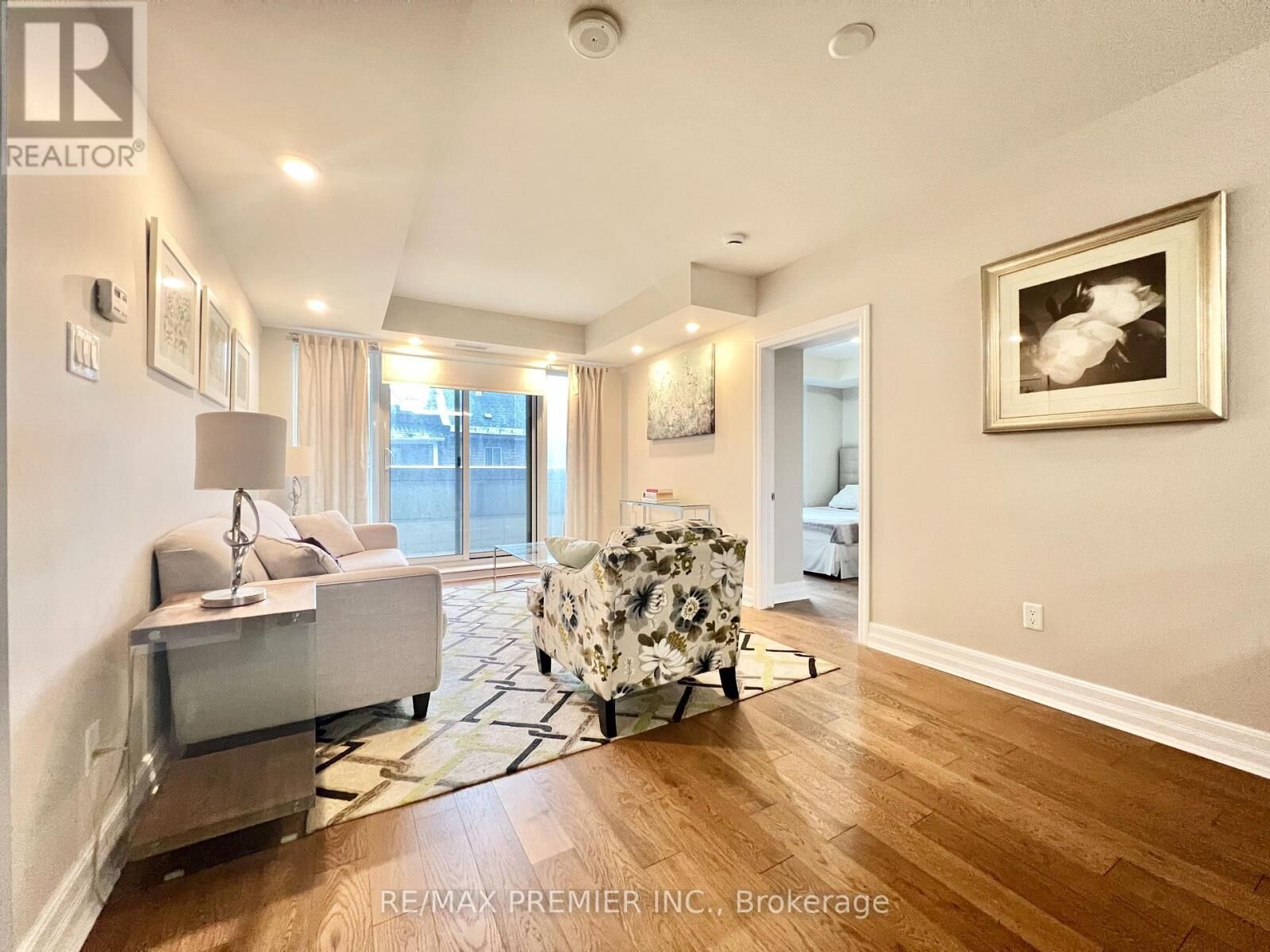 Property Photo:  195 Besserer Street 202  ON K1N 0B6 