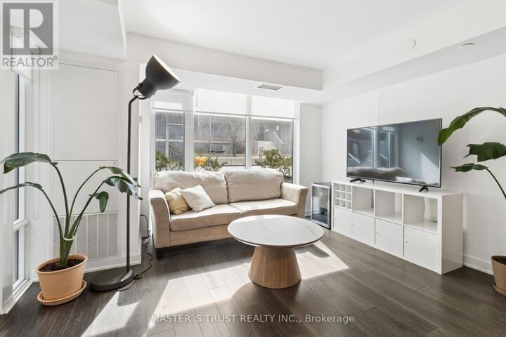 Property Photo:  160 Flemington Road East Th109  ON M6A 0A9 