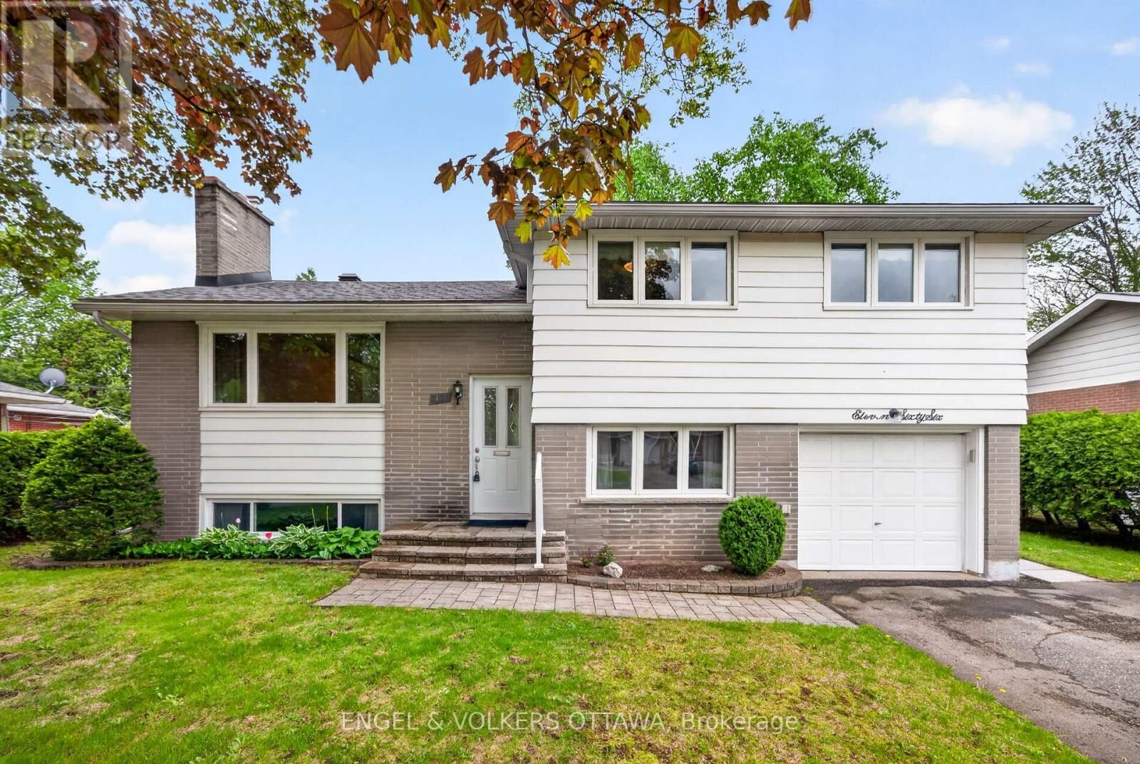 Property Photo:  1166 Castle Hill Crescent  ON K2C 2A8 