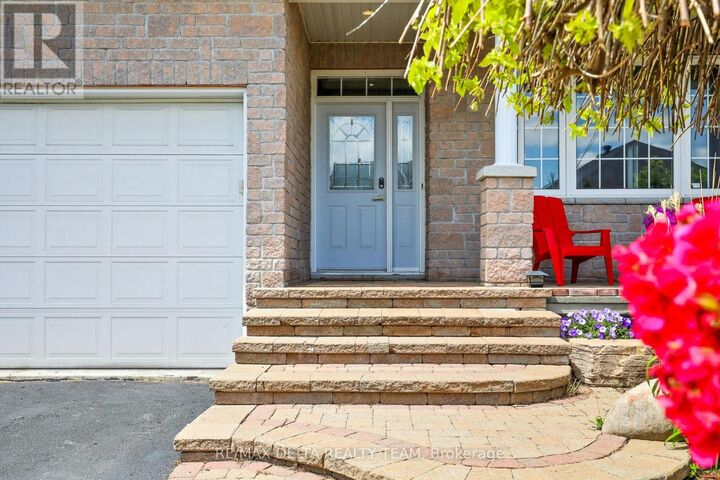 Property Photo: 1811 Kingsdale Avenue ON K1T 1H7