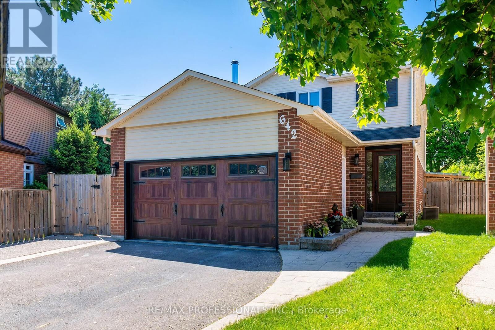 Property Photo:  642 Roseheath Drive  ON L9T 4V6 