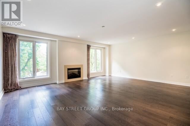 Property Photo:  137 Helendale Avenue  ON M4R 1C6 