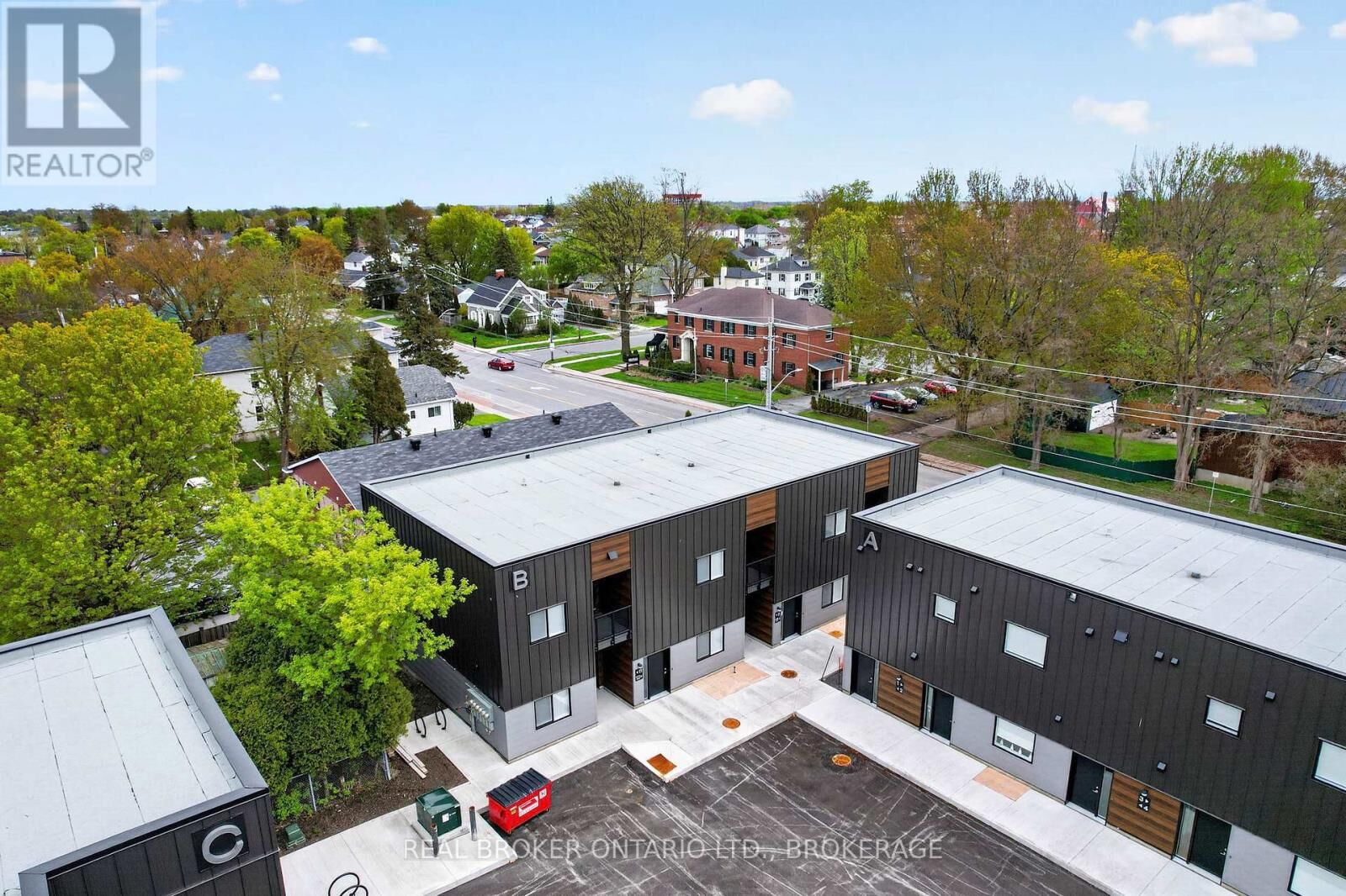 Property Photo: 600 Second Street East Unit #9B ON K6H 4H3