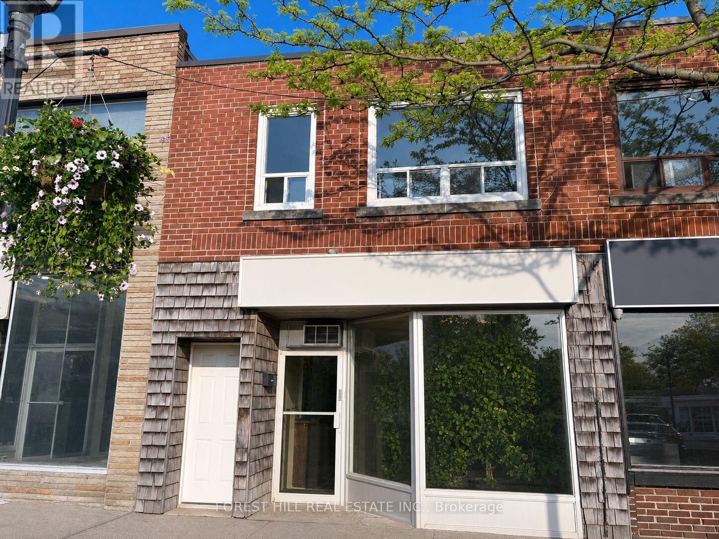 Property Photo: 247 Lakeshore Road East 3 ON L5G 1G8