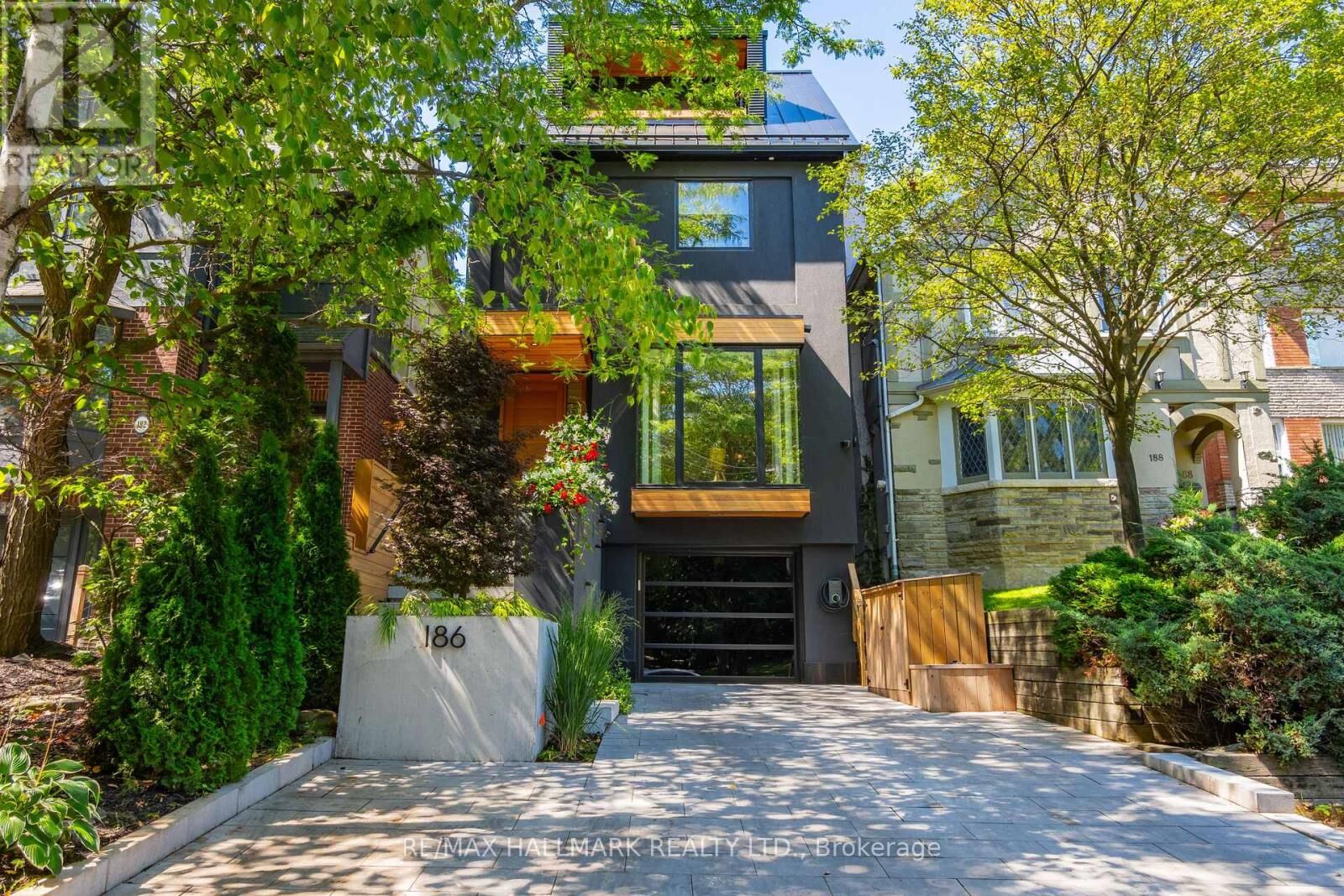 Property Photo:  186 Kenilworth Avenue  ON M4L 3S6 