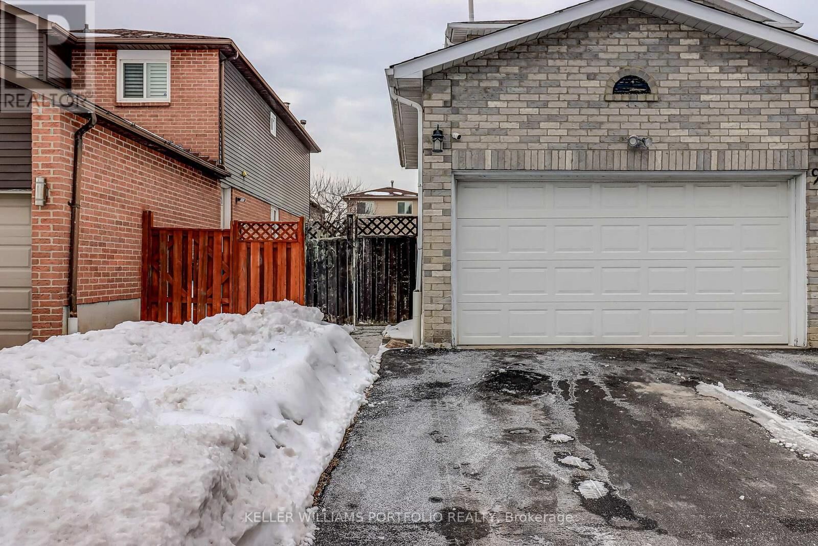 Property Photo:  97 Dobson Drive Lower Unit  ON L1S 5G1 