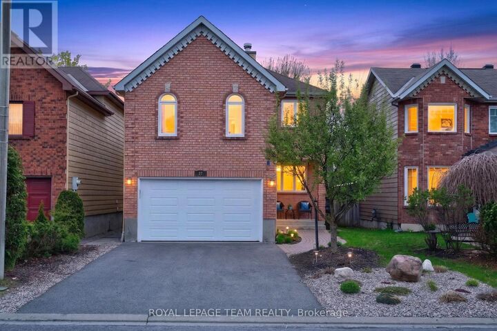 Property Photo:  27 Inwood Drive  ON K2M 1Z5 