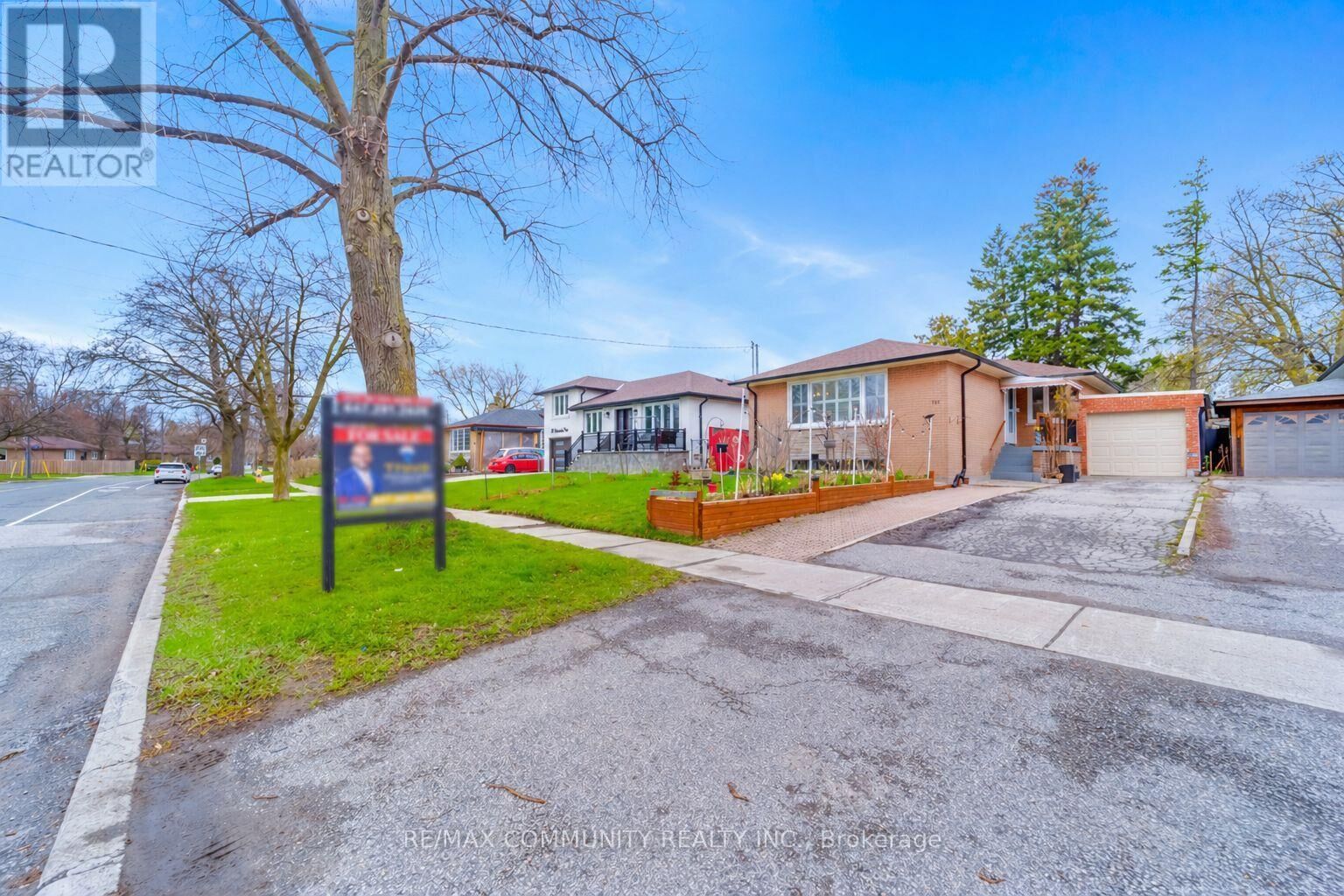 Property Photo:  118 Brimorton Drive  ON M1P 4A1 