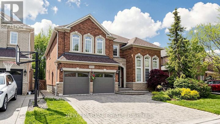 Property Photo:  1206 Lindenrock Drive  ON L6H 6T4 