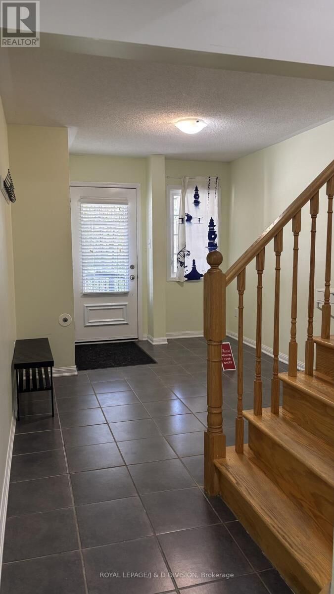 Property Photo: 52 Ayers Crescent ON M1L 0B8