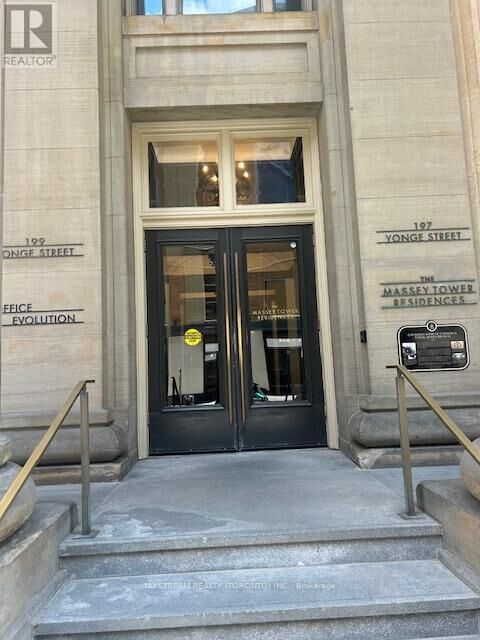Property Photo: 197 Yonge Street 3213 ON M5B 0C1