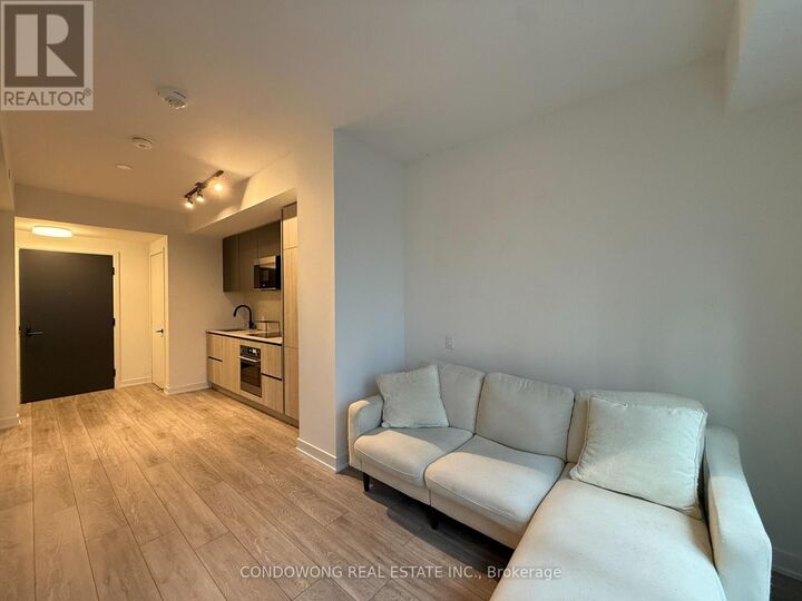 Property Photo: 108 Peter Street 912 ON M5V 0W2