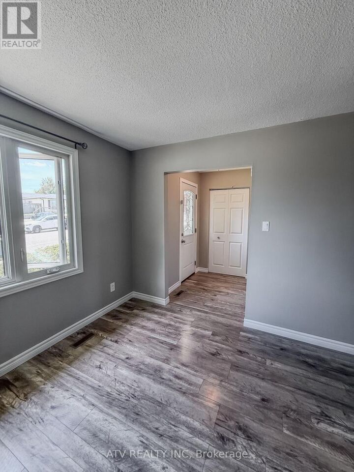 Property Photo: 80 Kipling Crescent ON N4S 8C2