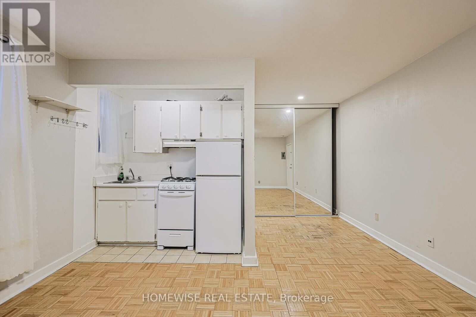 Property Photo:  33 Maitland Street 106  ON M4Y 1C8 