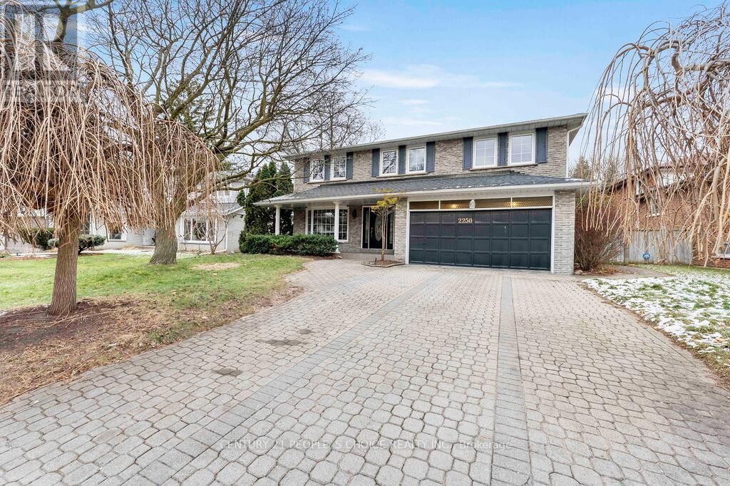 Property Photo: 2250 Kenbard Road West ON L5B 2E8