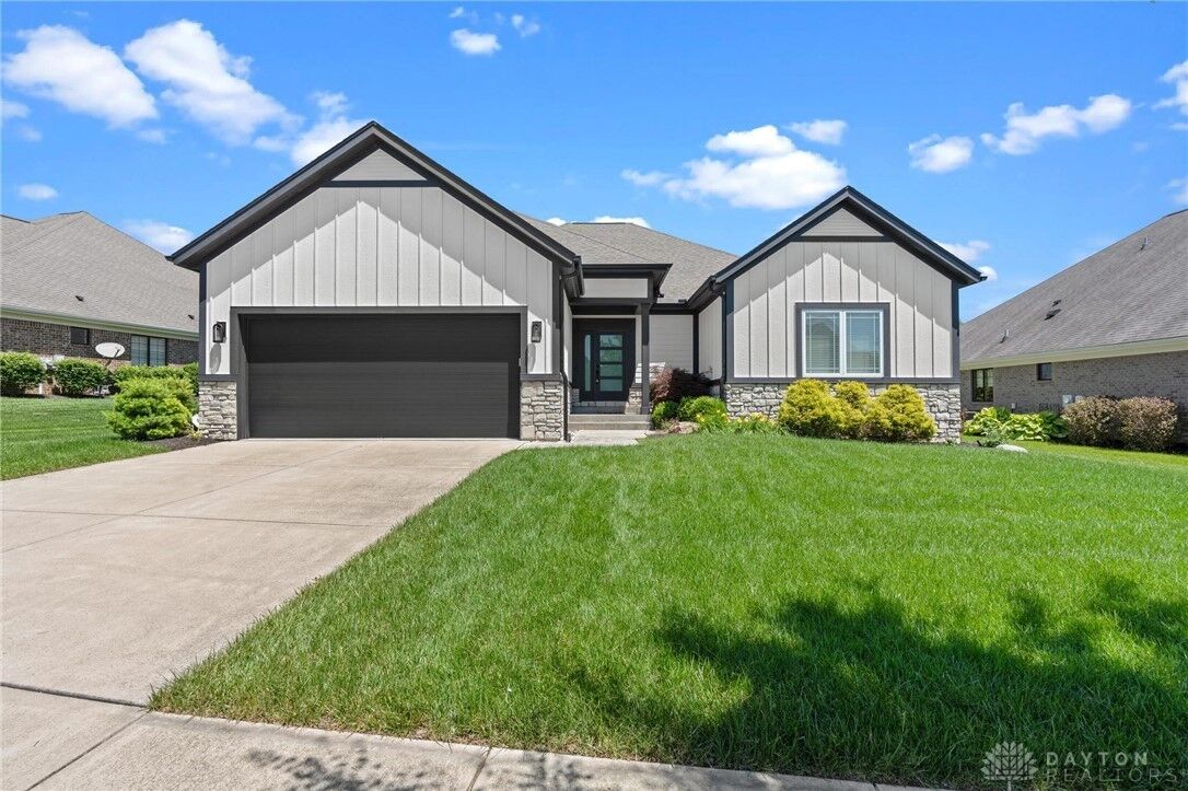 Property Photo:  1380 Highland Lane  OH 45385 