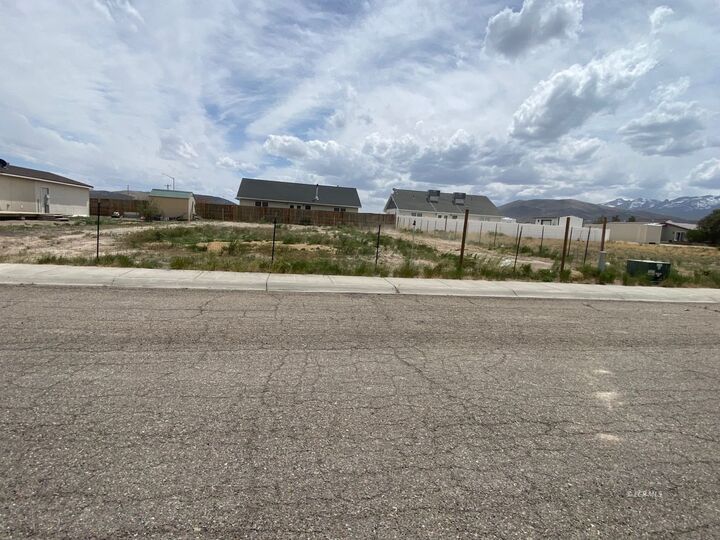 Property Photo: 880 Tobar Street NV 89835
