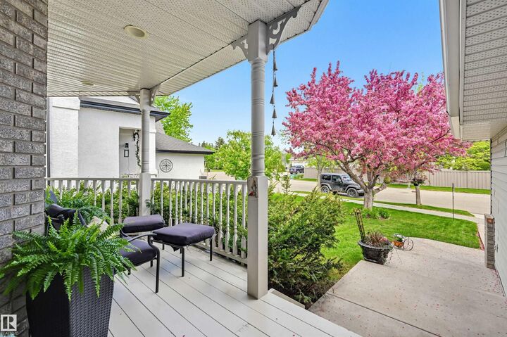 Property Photo: 927 Hampton Court NW AB T6R 2S2
