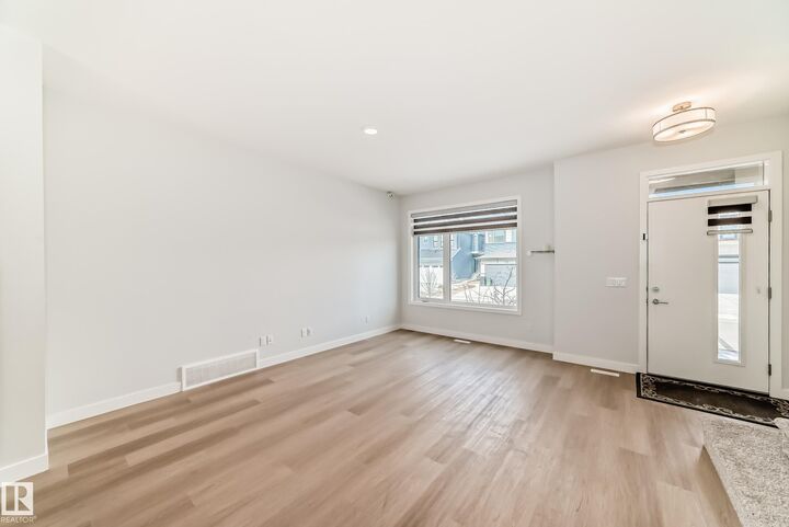 Property Photo: 4005 Hawthorn Link Link SW AB T6X 1Y6