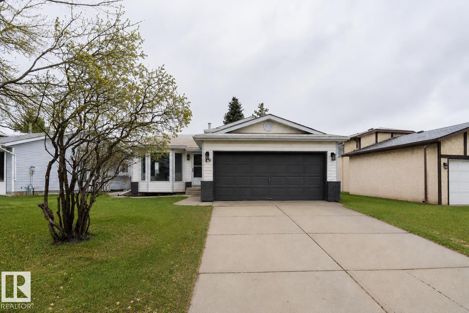 Property Photo:  49 Deerbourne Drive  AB T8N 4R2 
