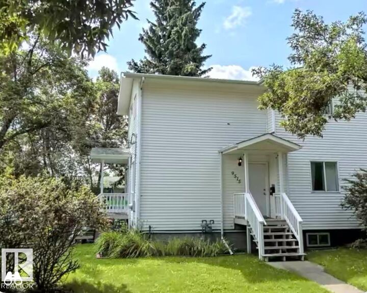 Property Photo: 9515B 120 Avenue NW AB T5G 3J1