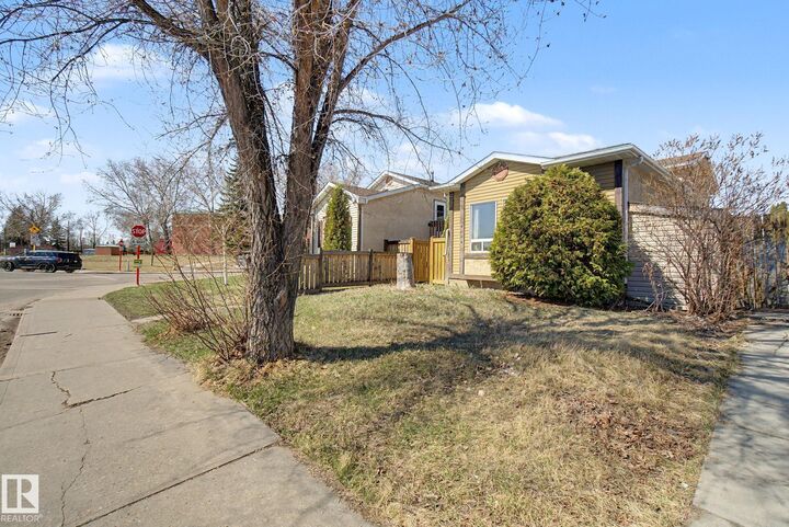 Property Photo:  4106 38 Street NW  AB T6L 5E4 