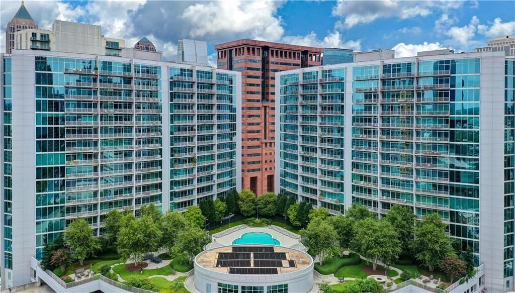 Property Photo:  44 Peachtree Place NW 2024  GA 30309 