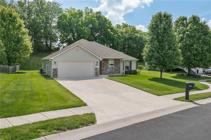 Property Photo: 2805 Meadow Ridge Drive MO 64504
