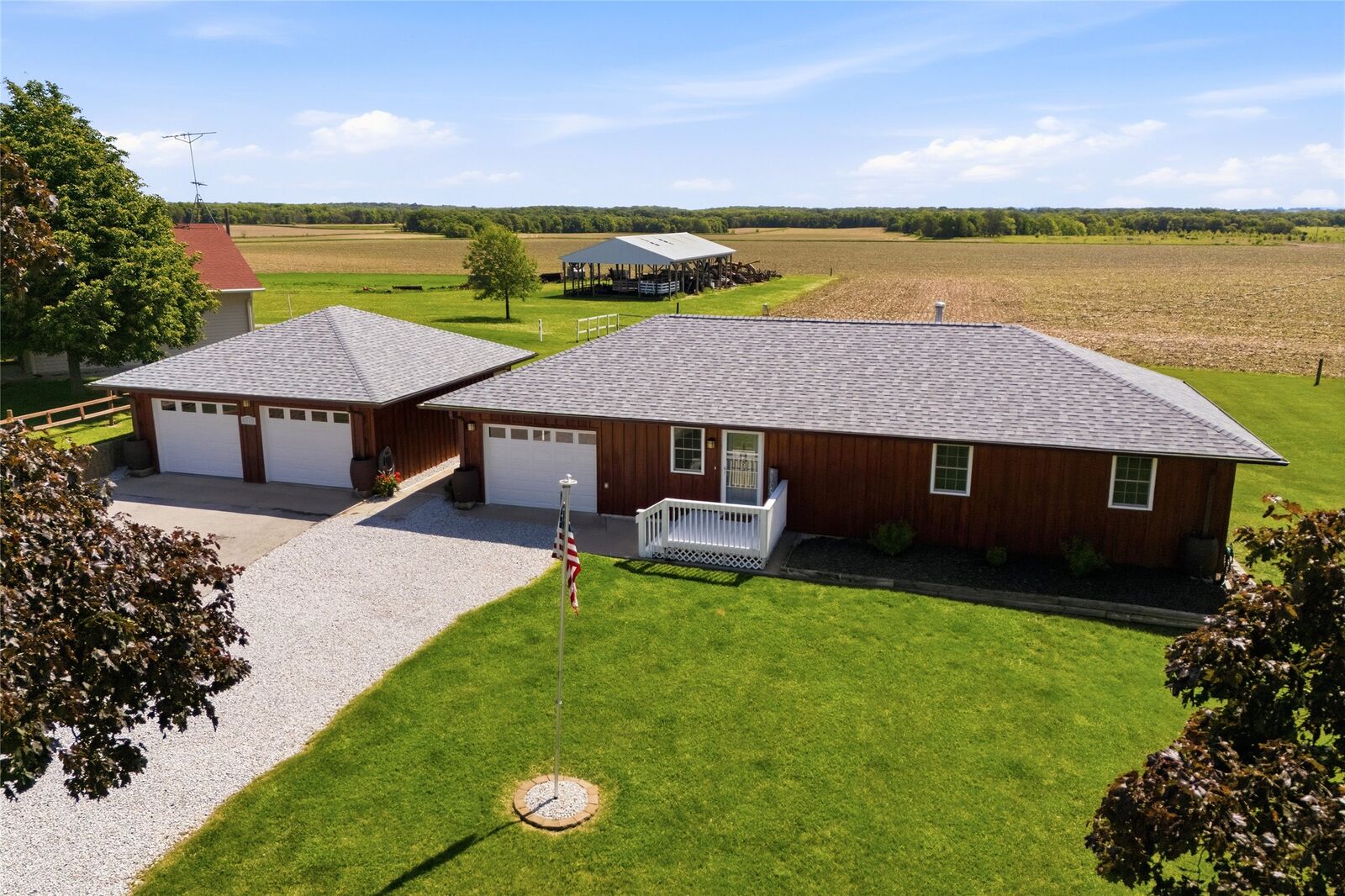 Property Photo:  221 Washington Street  IA 50627 
