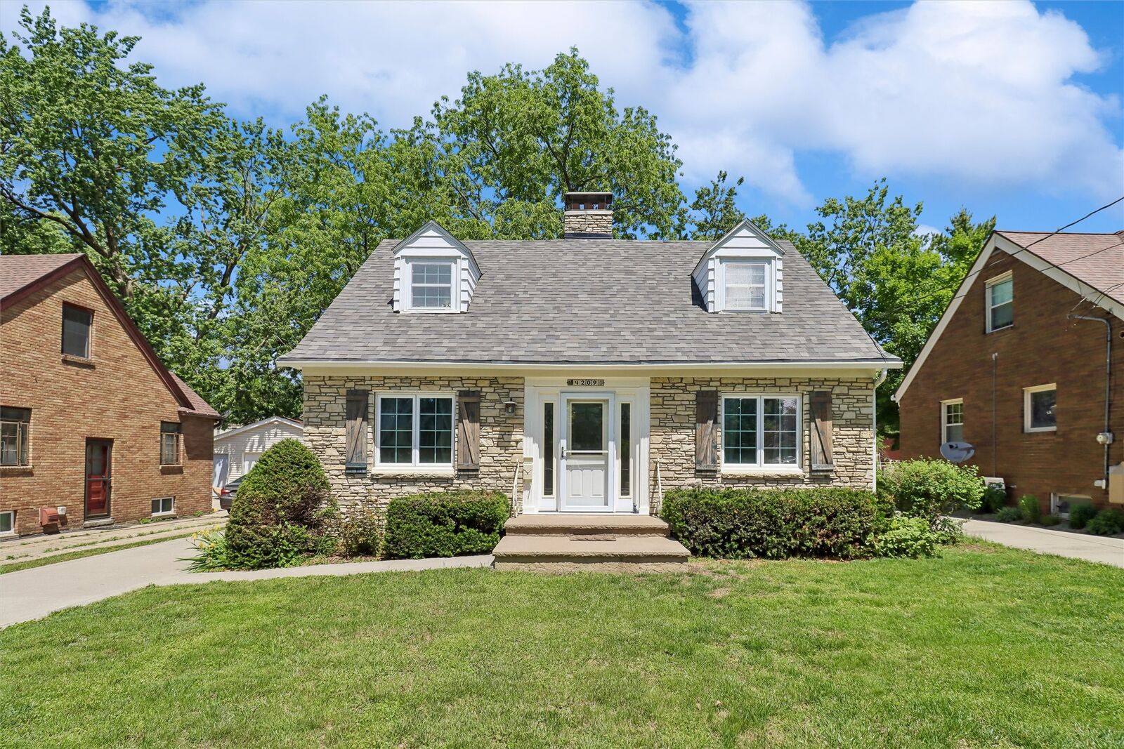 Property Photo:  4209 Allison Avenue  IA 50310 