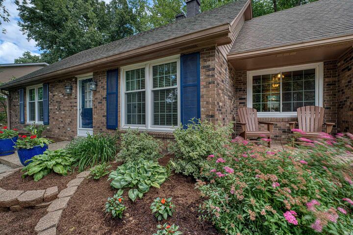 Property Photo:  118 Camden Court  IN 47715 