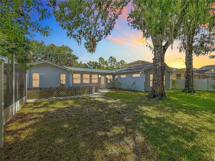 Property Photo:  12912 Starling Drive  FL 33556 