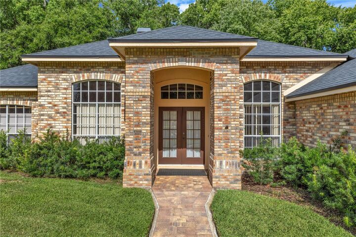 Property Photo:  1105 Twin Oaks Circle  FL 32765 
