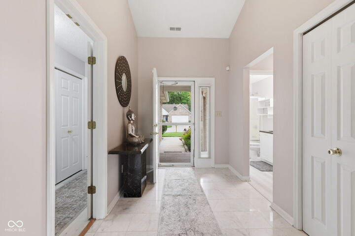 Property Photo: 9555 Summer Ridge Place IN 46260