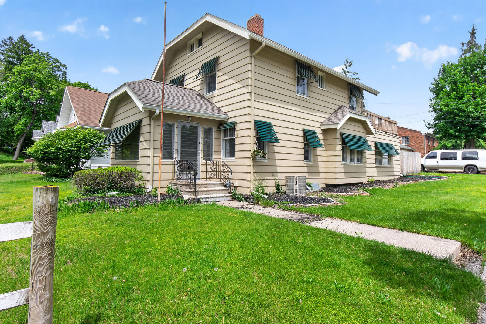 Property Photo: 802 Oakridge Drive MI 49203