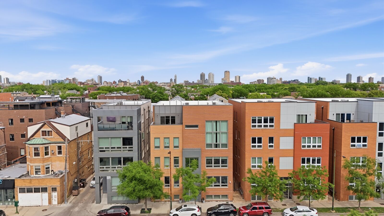 Property Photo:  2743 N Ashland Avenue 1S  IL 60614 