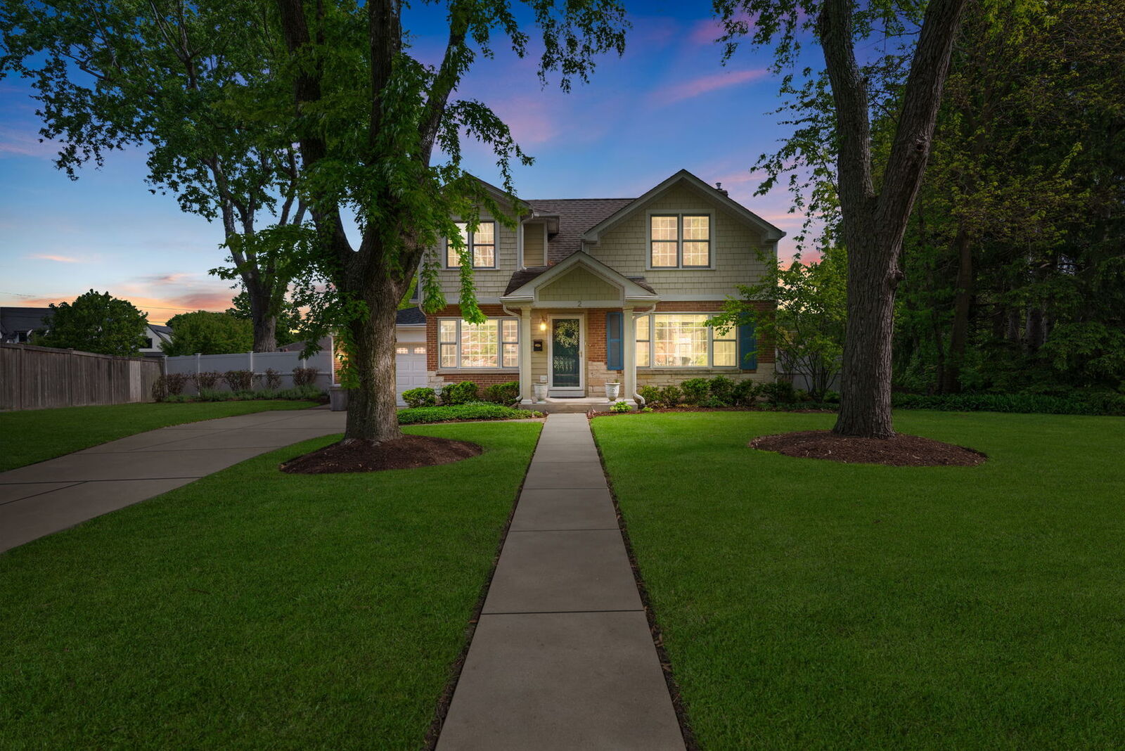 Property Photo:  2 Algonquin Road  IL 60514 